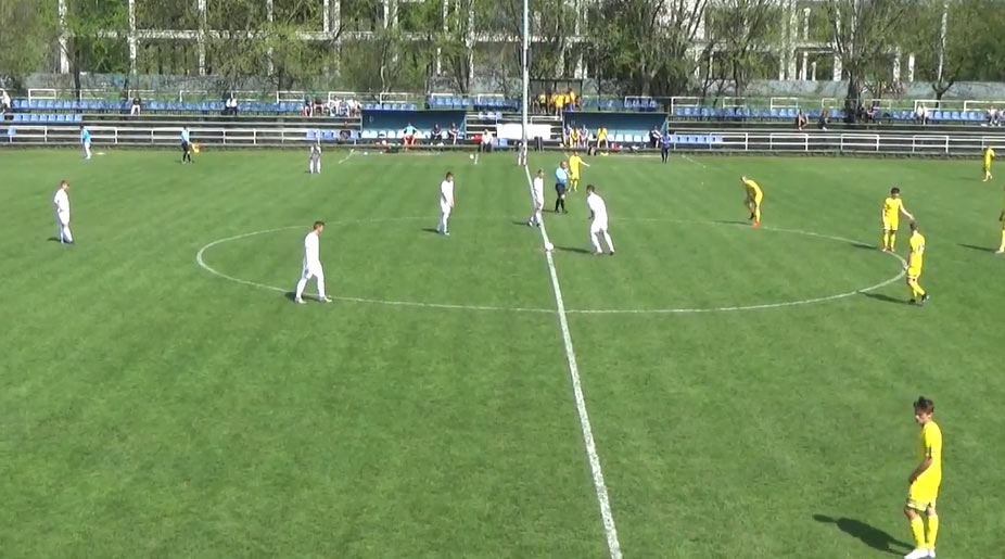 Mladý futbalista Nitry nachytal brankára gólom zo stredového kruhu priamo po rozohrávke! (VIDEO)