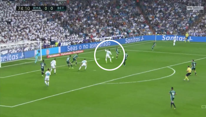 Gareth Bale takmer strelil proti Betisu gól roka. Jeho pätička však skončila iba na tyčke! (VIDEO)