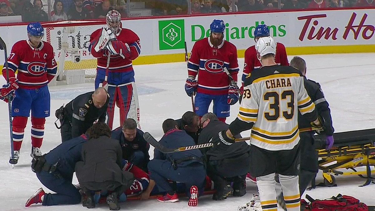 Zdeno Chára delovkou trafil hokejistu Montrealu do hlavy. Museli ho previesť na nosidlách do nemocnice! (VIDEO)