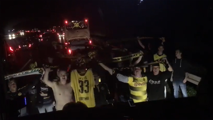 Takto to dopadne, keď zostanú v dopravnej zápche na diaľnici fanúšikovia Dortmundu! (VIDEO)