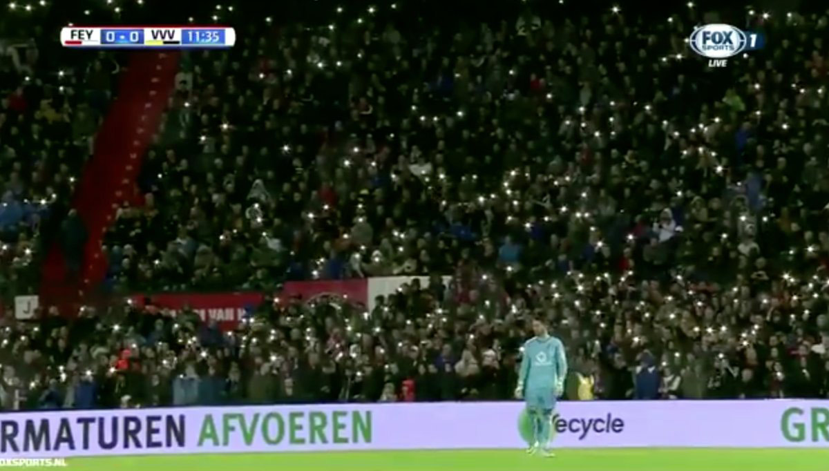 Krásne gesto fanúšikov Feyenoordu: Svojmu brankárovi zaspievali k 6. výročiu smrti jeho syna You'll Never Walk Alone (VIDEO)