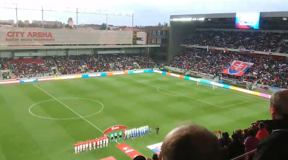Keď už aj na zápas s Maltou spieva zaplnený štadión hymnu Slovenska! (VIDEO)