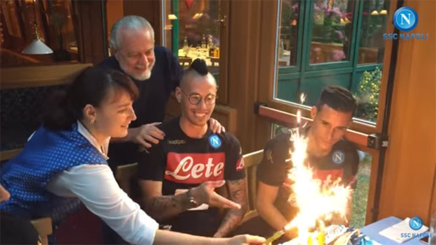 Mareka Hamšíka prekvapili narodeninovou tortou, zagratulovať mu prišiel osobne aj prezident De Laurentiis! (VIDEO)