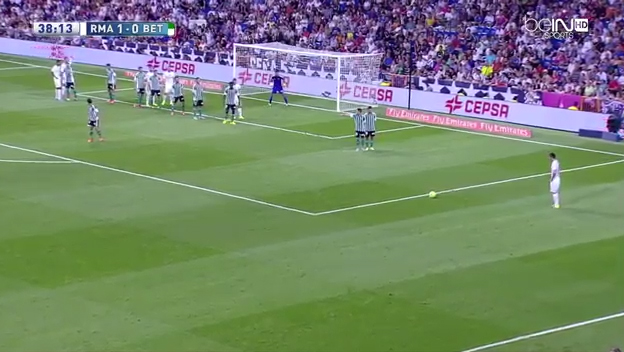 James Rodríguez strelil proti Betisu fantastický gól z priameho kopu! (VIDEO)