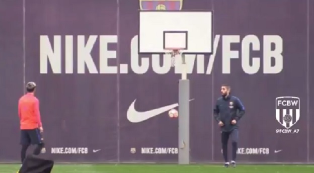 Messiho presná muška: Na tréningu Barcelony na prvý raz trafil basketbalový kôš! (VIDEO)