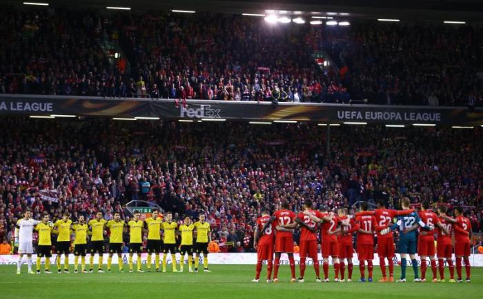 Ocenenie FIFA pre divákov vyhrali fans Dortmundu a Liverpoolu za ich spoločné You´ll never walk alone (VIDEO)