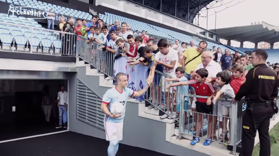 Celta Vigo dnes predstavila fanúšikom Stanislava Lobotku. Španielski priaznivci ho v hojnom počte čakali na štadióne! (VIDEO)