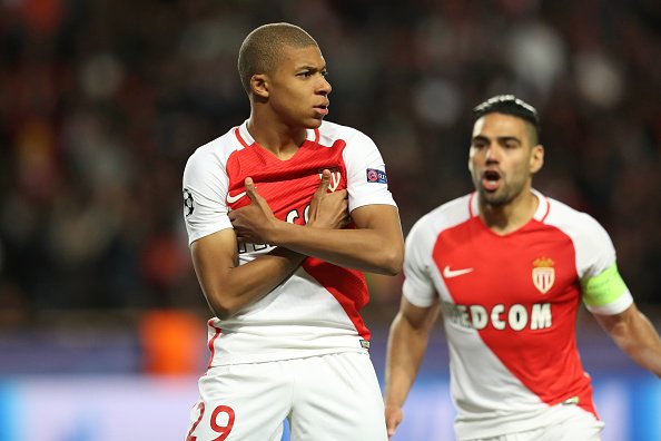 18-ročný supertalent Monaka trhá jeden rekord za druhým: Dnes proti Dortmundu strelil ďalší gól! (VIDEO)