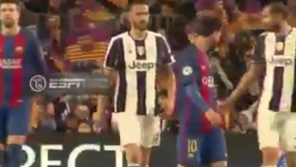 Chiellini a Bonucci sa po zápase s Barcelonou hádali, kto si vypýta dres od Messiho! (VIDEO)