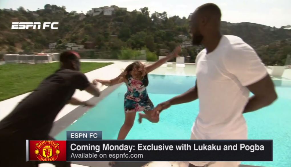 Americká reportérka robila rozhovor s Pogbom a Lukakom. Francúz nemal zľutovanie a hodil ju do bazéna! (VIDEO)