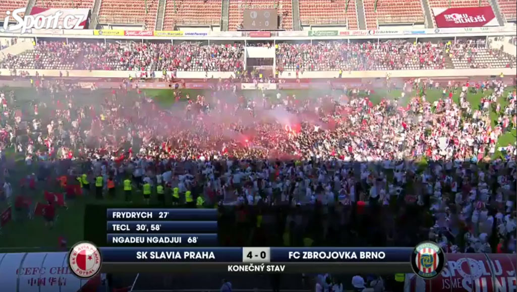 Fanúšikovia Slavie Praha zaplavili štadión po dnešnom zisku titulu v českej lige! (VIDEO)