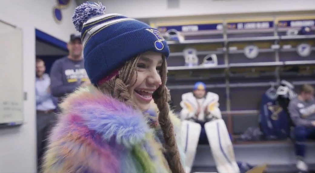 Perfektné: 11-ročnej fanúšičke St. Louis pripravil Tarasenko narodeninové prekvapenie. Celý tím jej spieval Happy Birthday! (VIDEO)