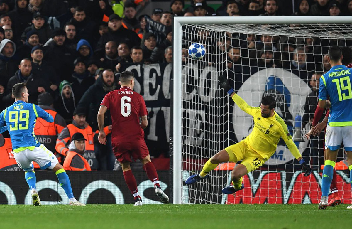 Záchranca Liverpoolu z nadstaveného času: Brankár Alisson chytil proti Neapolu čistý gól! (VIDEO)