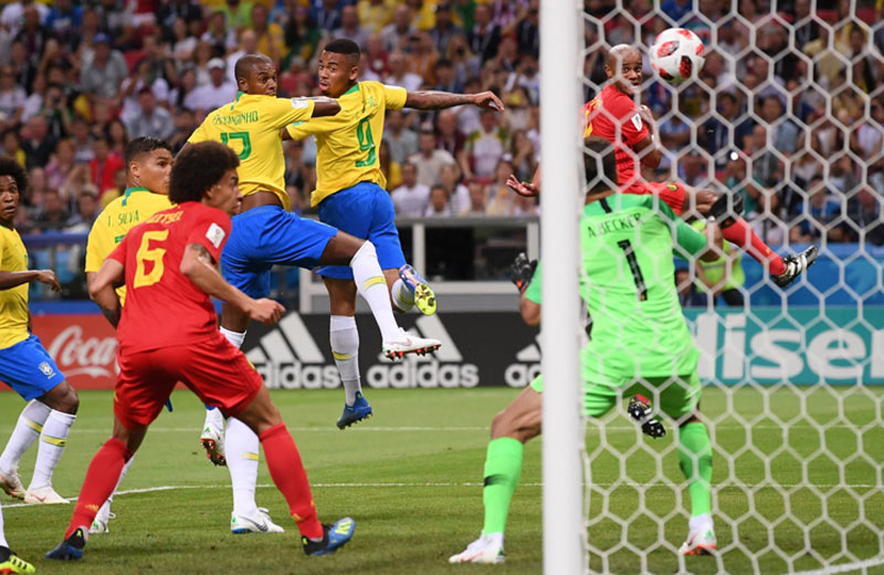 Vlastný gól Brazílie: Fernandinho si proti Belgicku nešťastne poslal loptu do vlastnej bránky! (VIDEO)