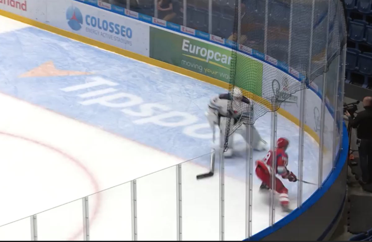 Barry Brust bodyčkoval hokejistu Liptovského Mikuláša (VIDEO)