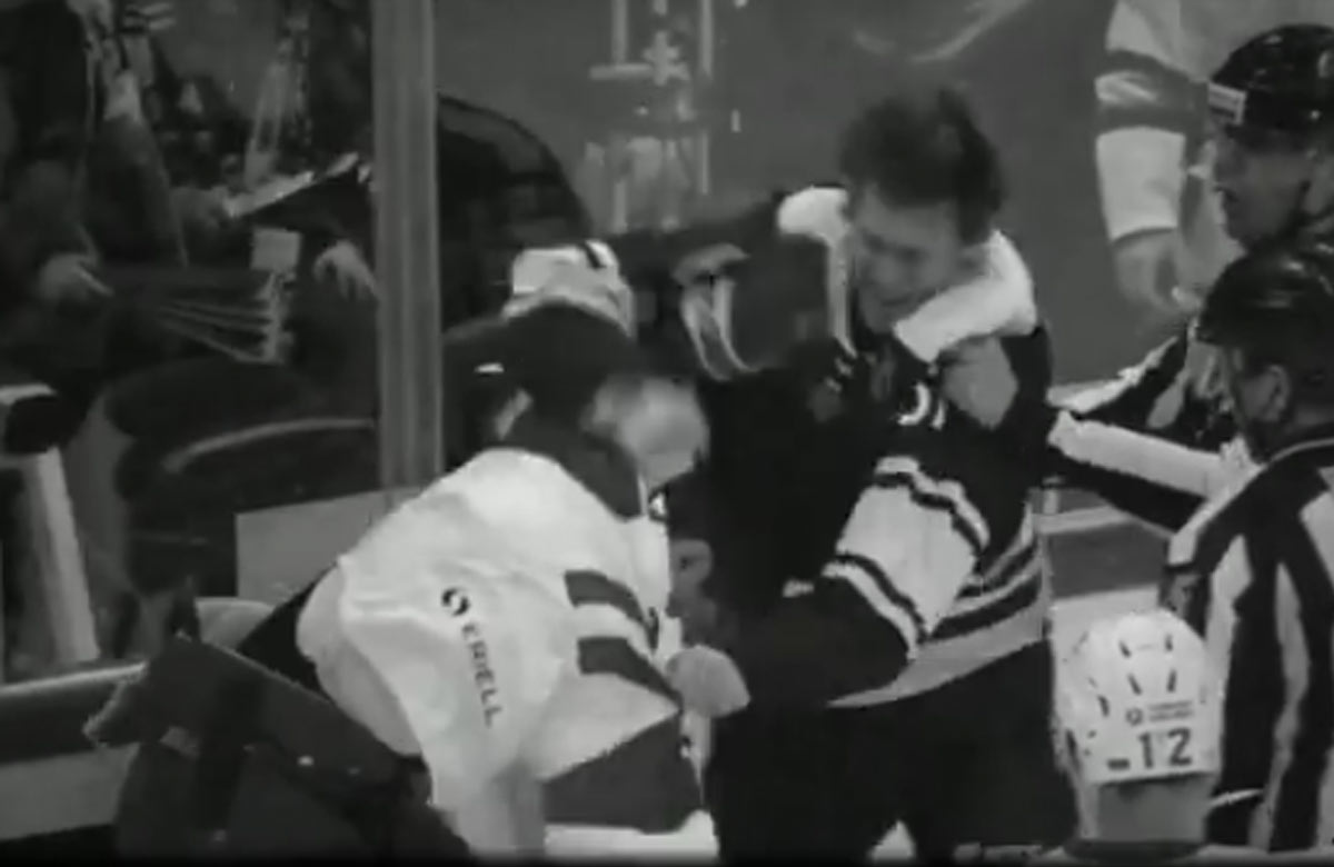 Čajkovský sa pobil v KHL. Ruského útočníka poslal k ľadu! (VIDEO)