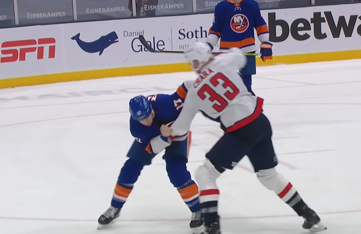 Zdeno Chára sa pobil v zápase proti Islanders (VIDEO)