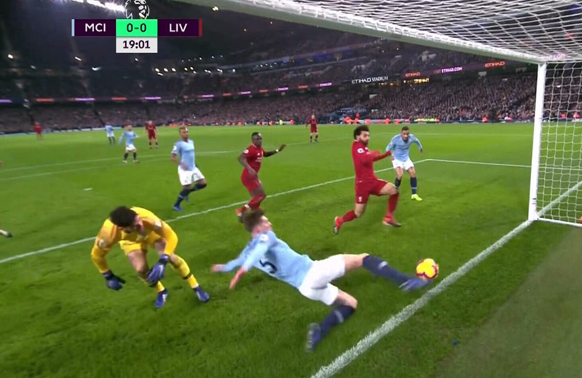 Tutovka Liverpoolu proti Manchestru City bola zmarená centimeter pred bránkovou čiarou! (VIDEO)