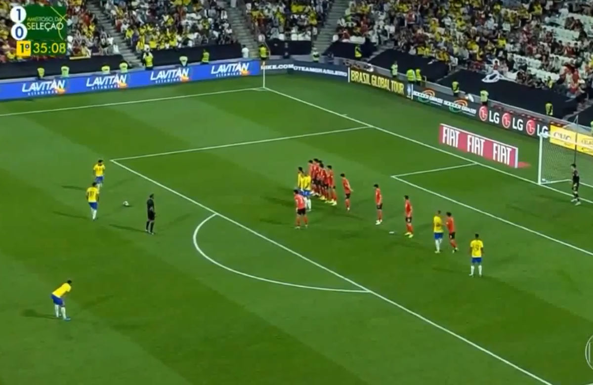 Philippe Coutinho a jeho parádny priamy kop v medzištátnom zápase Brazílie (VIDEO)