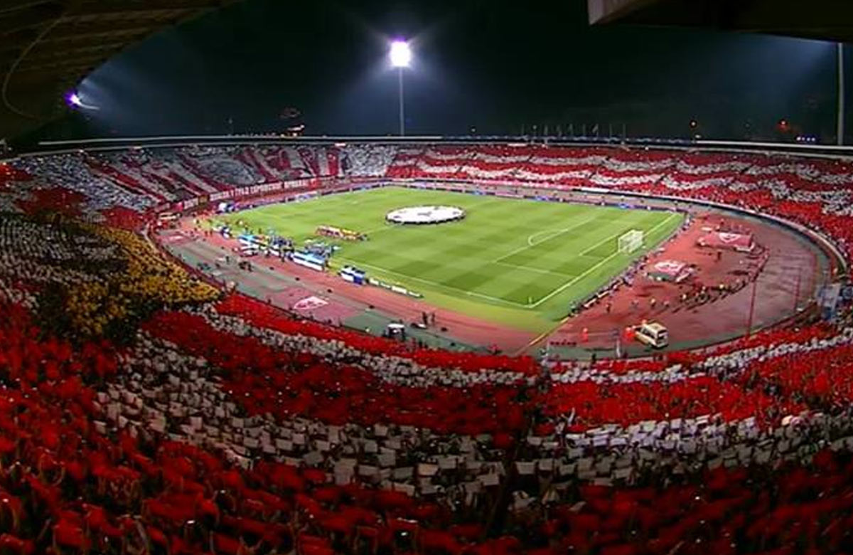 Elektrizujúca atmosféra na štadióne Crvenej Zvezdy pred zápasom s Neapolom! (VIDEO)