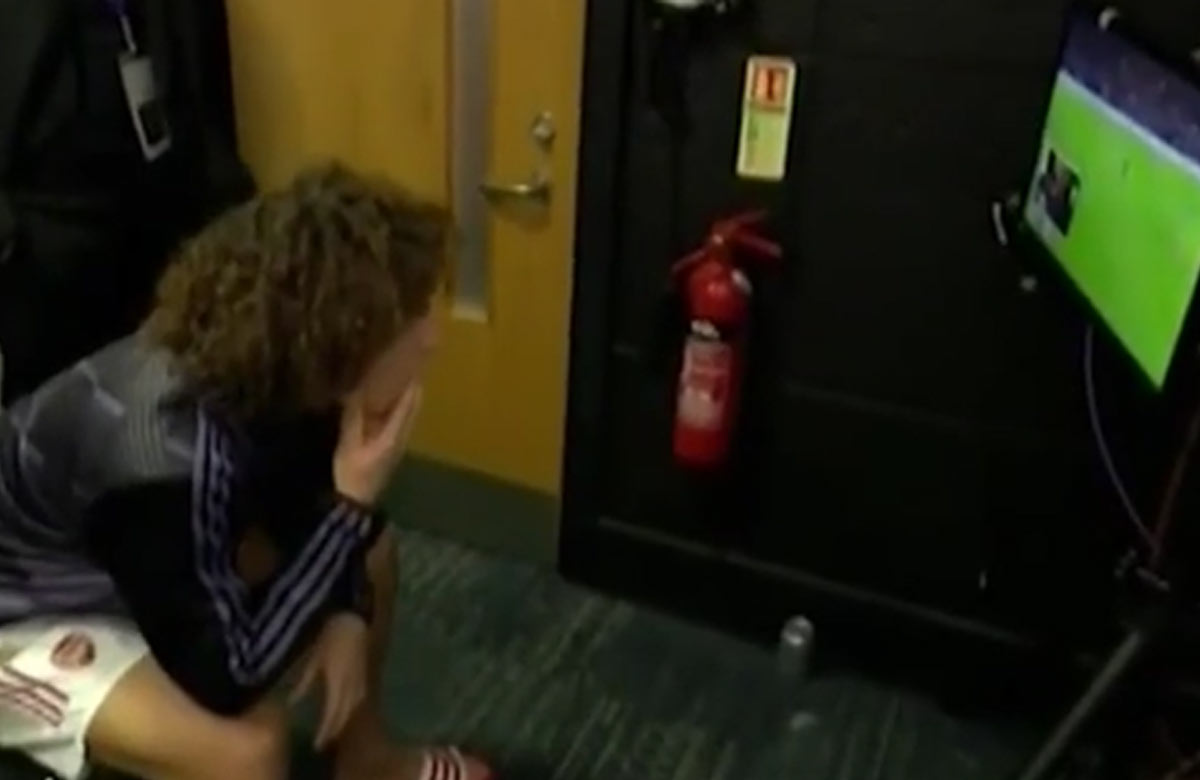 David Luiz po červenej karte proti Chelsea sledoval šatni záver zápasu (VIDEO)