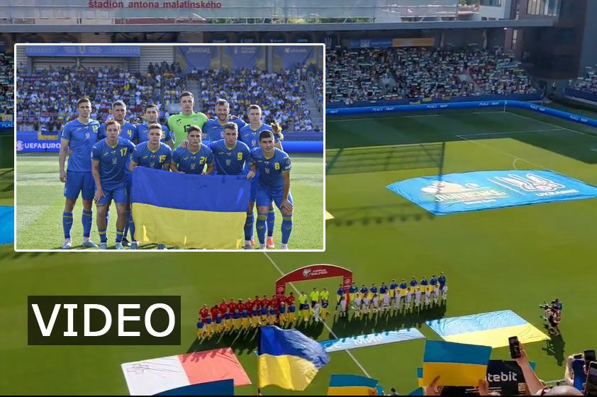 Fanúšikovia Ukrajiny si spravili v Trnave domácu atmosféru. Celý štadión si zaspieval štátnu hymnu