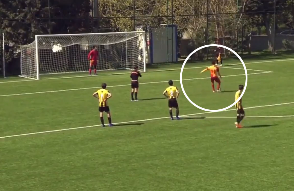 13-ročný futbalista Galatasarayu a jeho skvelé fairplay gesto, ktoré je hitom internetu! (VIDEO)