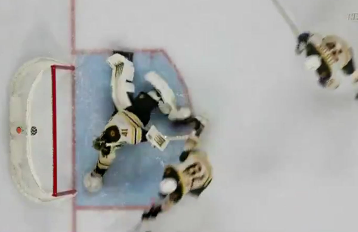 Famózny zákrok Jaroslava Haláka v zápase Bostonu Bruins (VIDEO)