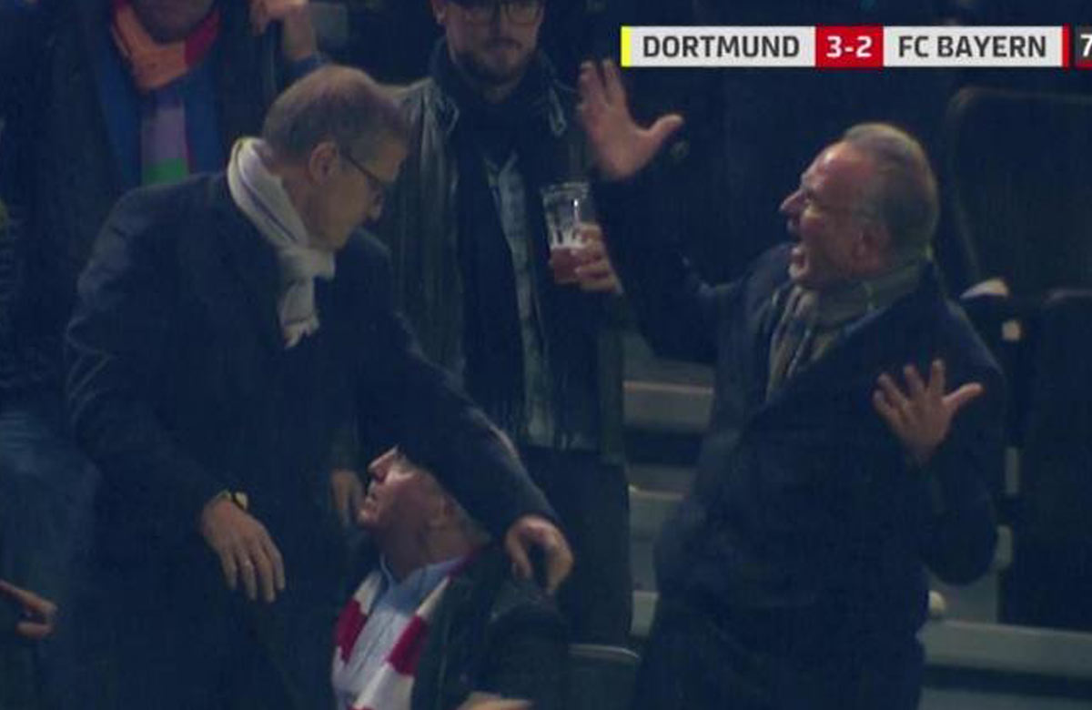 Ako fanúšikovia Dortmundu po víťaznom góle obliali s pivom prezidenta Bayernu! (VIDEO)