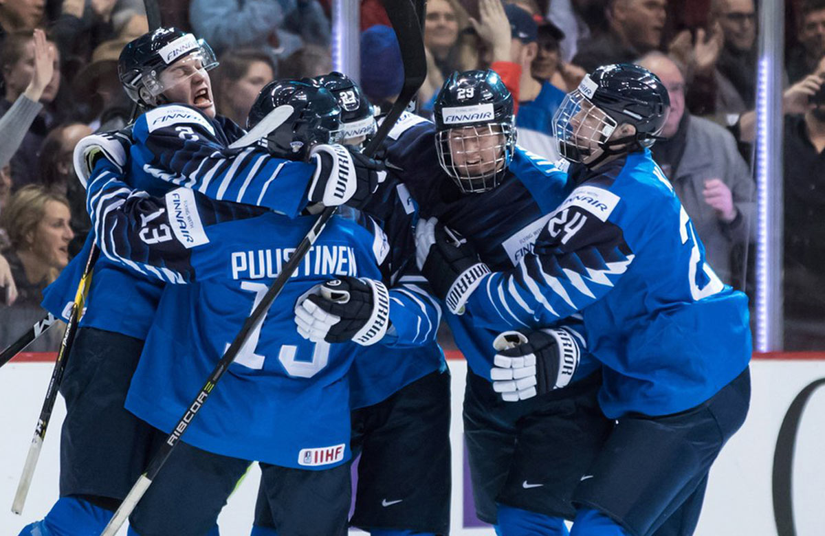 Fínsko je Majstrom Sveta v hokeji do 20 rokov. 90 sekúnd pred koncom rozhodol 17-ročný mladík! (VIDEO)
