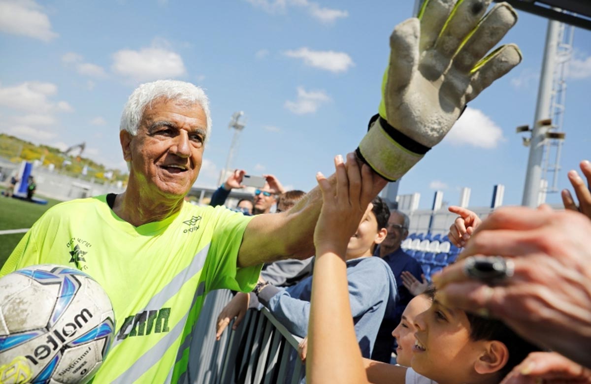 Najstarší profesionálny futbalista Sveta. 73-ročný brankár z Izraela! (VIDEO)