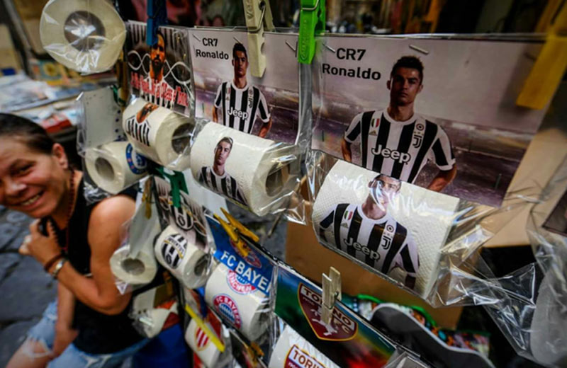 V Neapole už predávajú toaletný papier s Cristianom Ronaldom!