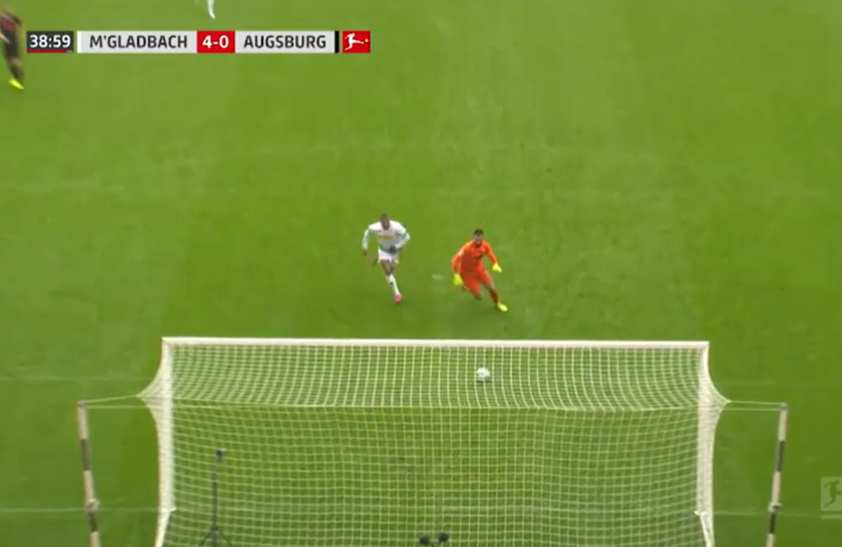 Na českom brankárovi sa baví internet: Obrovské zlyhanie Koubeka v Bundeslige! (VIDEO)