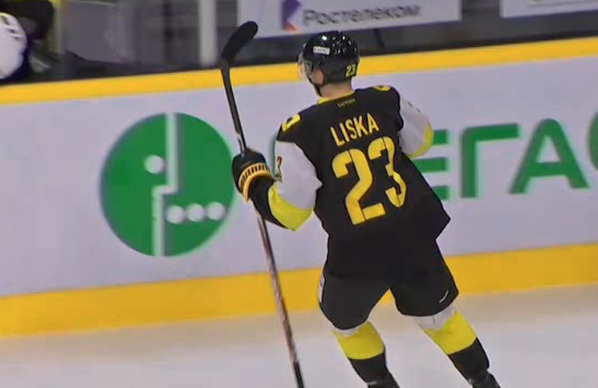 Adam Liška sa začína presadzovať v KHL. Za Čerepovec sa parádne trafil v presilovke (VIDEO)