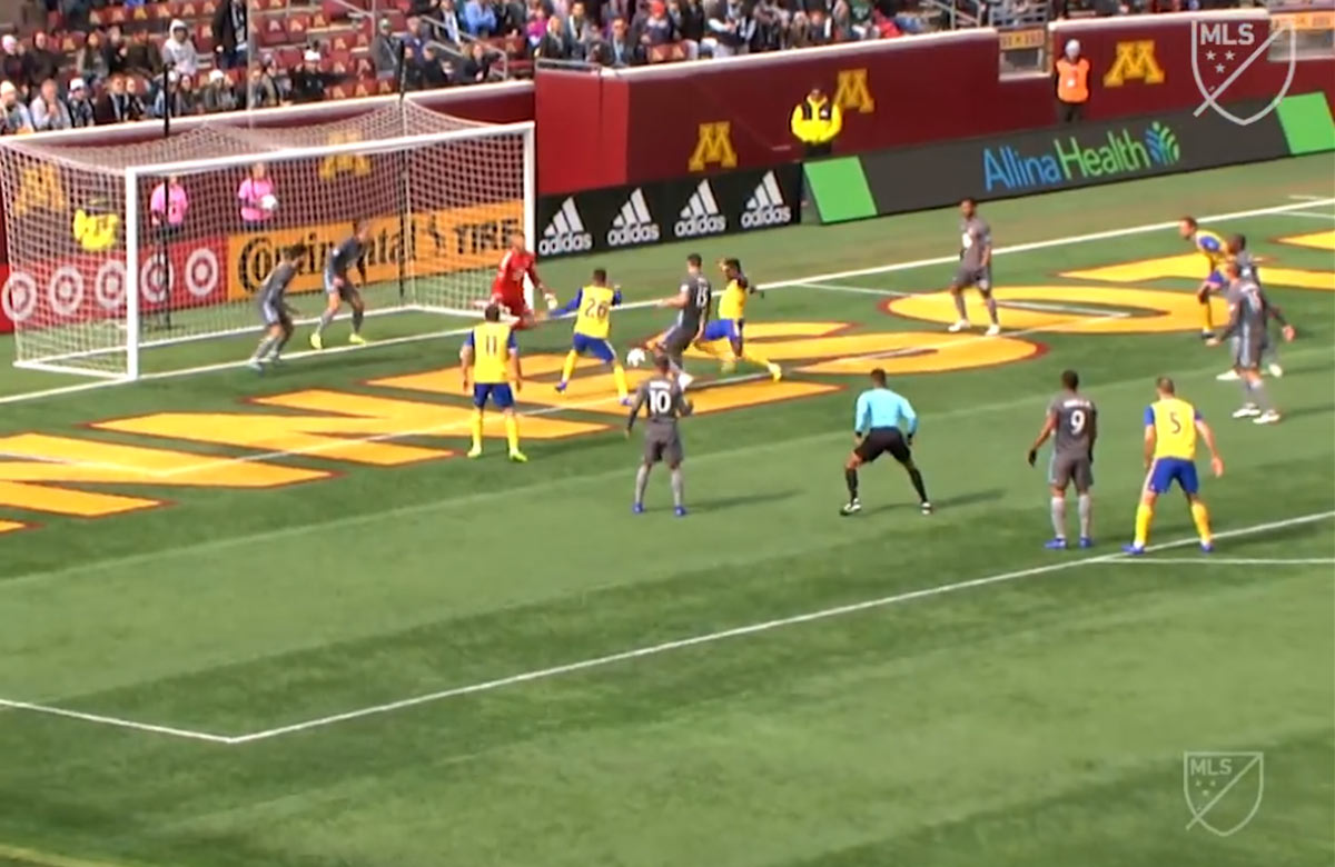 Keď vám jednoducho nie je súdené streliť gól. Komický moment z MLS baví internet! (VIDEO)