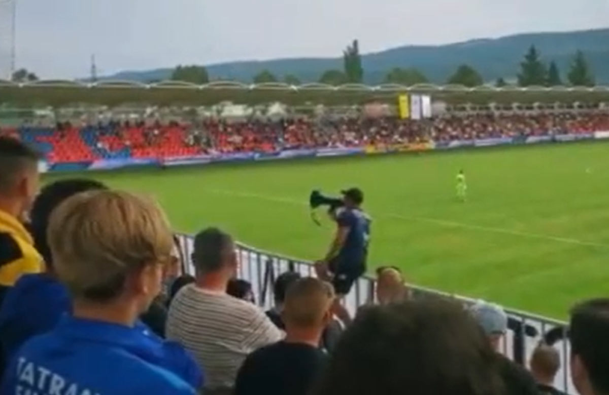 Fanúšikovia Slovana skandujú: Matovič je ko*ot sku*vený! (VIDEO)