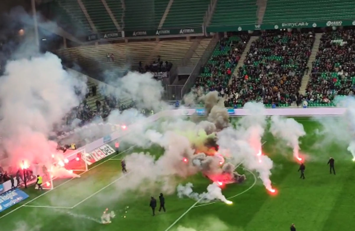 VIDEO: Fanúšikovia St. Etienne dali najavo svoju nespokojnosť