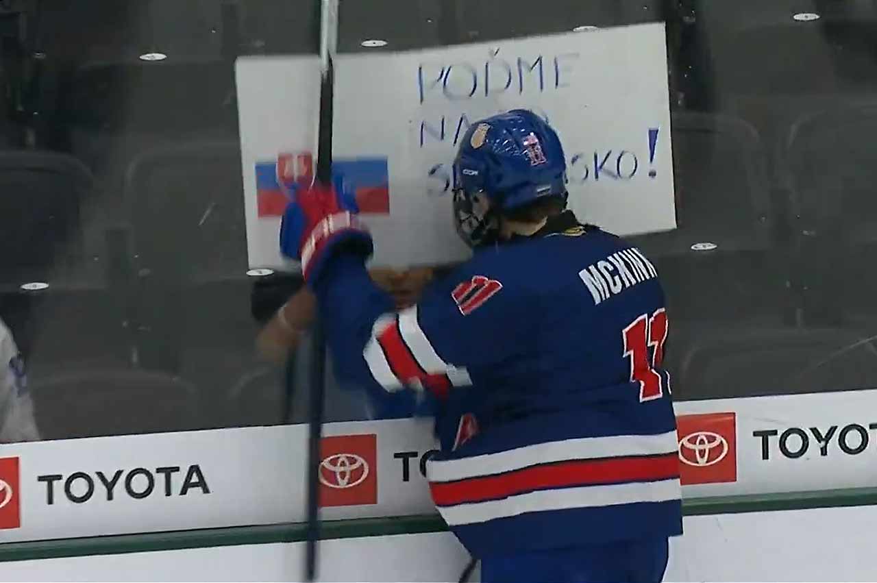 Neprehnal to Američan? Mladík z USA po góle proti Slovensku vyskočil na nášho malého fanúšika