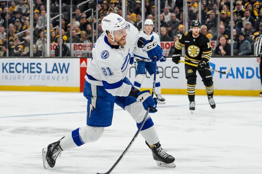 VIDEO: Erik Černák sa dočkal. Slovenský obranca strelil prvý gól v sezóne NHL