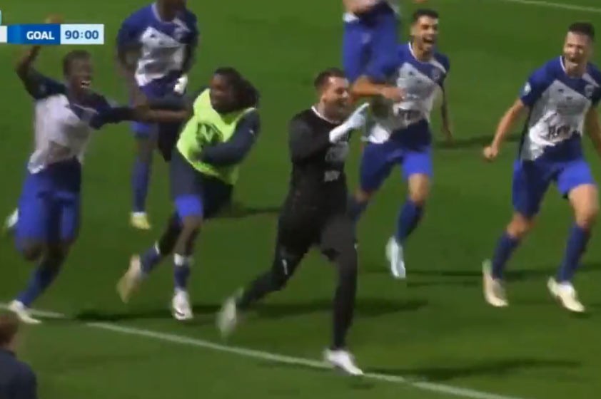 VIDEO: Futbalový hrdina z Francúzska. V 90. minúte chytil penaltu, v nadstavenom čase vyrovnal