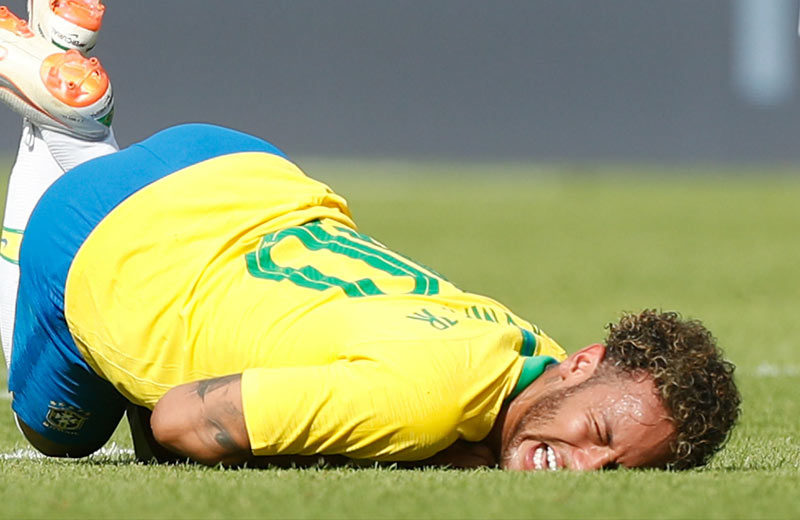 Neymar prehovoril o simulovaní: Po zápasoch si chladím bolestivé rany ľadom! (VIDEO)