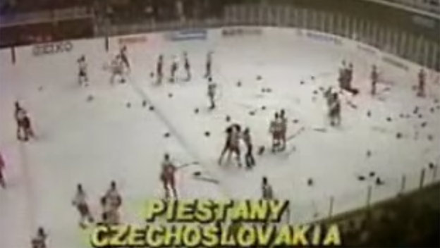 Hromadná bitka vo finále MS U20 v roku 1987 v Piešťanoch