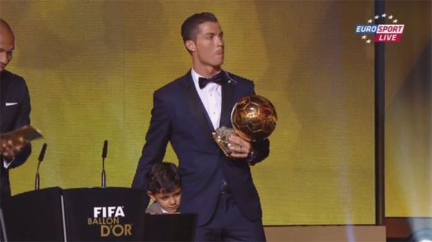 Ronaldo najlepším hráčom planéty: Pozrite si prebranie zlatej lopty