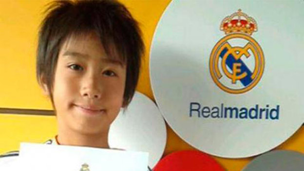 Skvelá technika! 10-ročný futbalista predviedol proti Barcelone svoje rýchle klučky