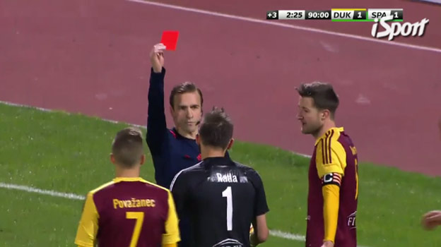 Komédia z Česka: Rozhodca dotlačil pre Spartu Praha penaltu v 93. minúte! (VIDEO)