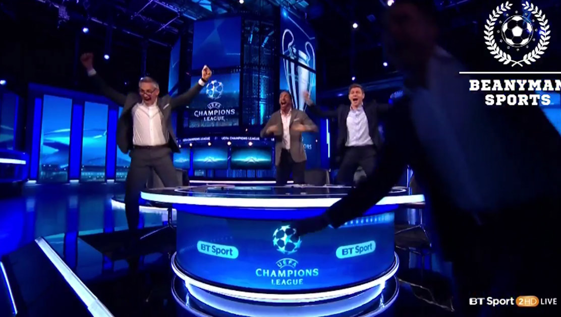 Je asi jasné, komu fandia v anglickom štúdiu: Ferdinand, Gerrard, Owen a ich výbuch radosti po góle Barcelony! (VIDEO)