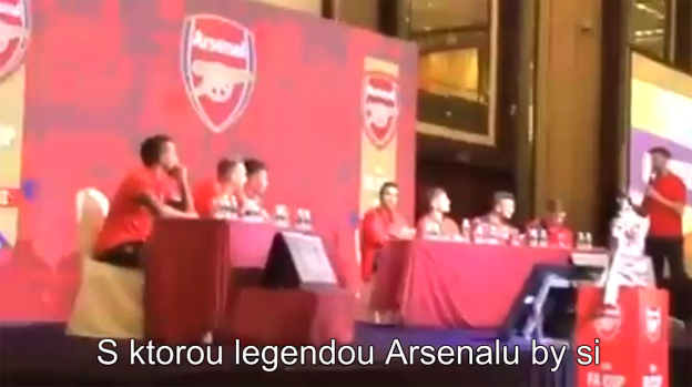 Chamberlain pobavil epickou reakciou na otázku: S ktorou legendou Arsenalu by si chcel niekedy hrať?