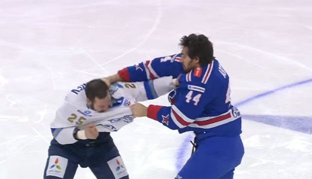Parádna bitka v KHL: 115-kilový Artyukhin si to rozdal s menším obrancom Astany! (VIDEO)