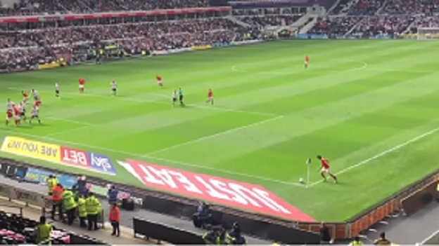Hráč Charltonu predviedol zrejme najhoršie kopnutie rohu v sezóne! (VIDEO)