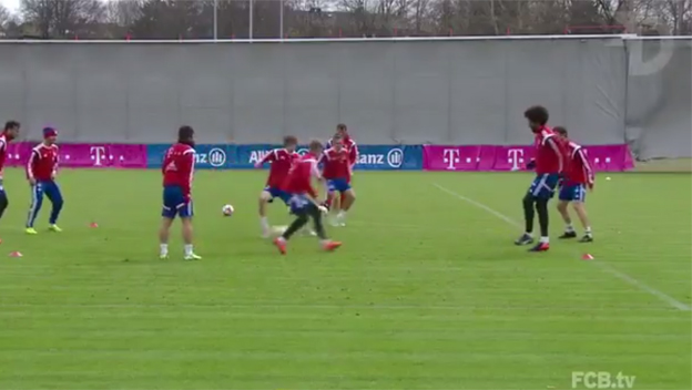 Dokonalé bago na jeden dotyk na tréningu Bayernu (VIDEO)